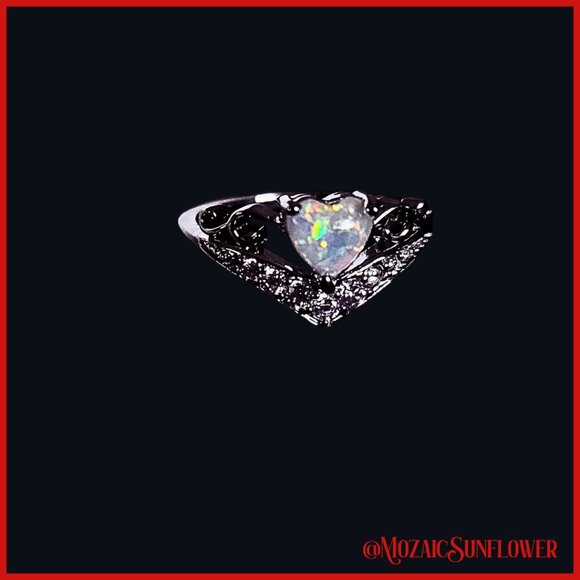 WHITE OPAL HEART SOLITAIRE SILVER METAL DECORATIVE DETAIL RING SIZE 6 NWT - Picture 8 of 8